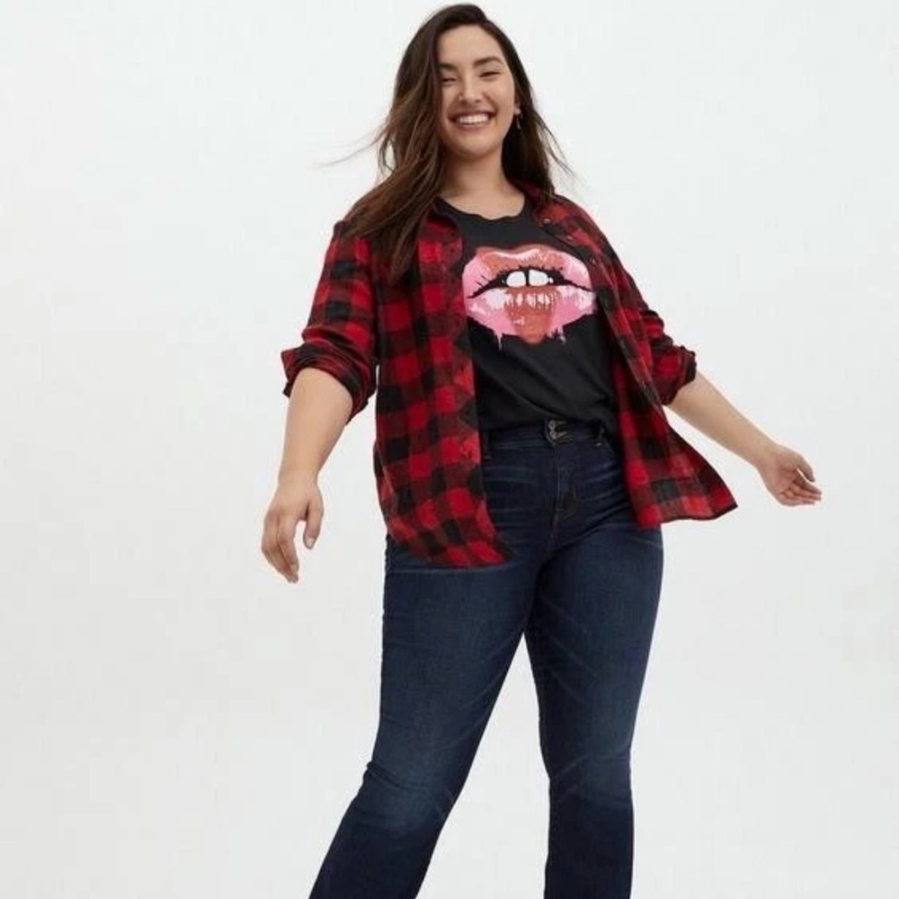 Torrid - Graphic Lipstick Tee‎